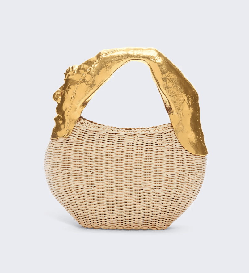 petit sac à main en cuir effet osier et manche anatomie doré tendance printemps-ete 2026 schiaparelli