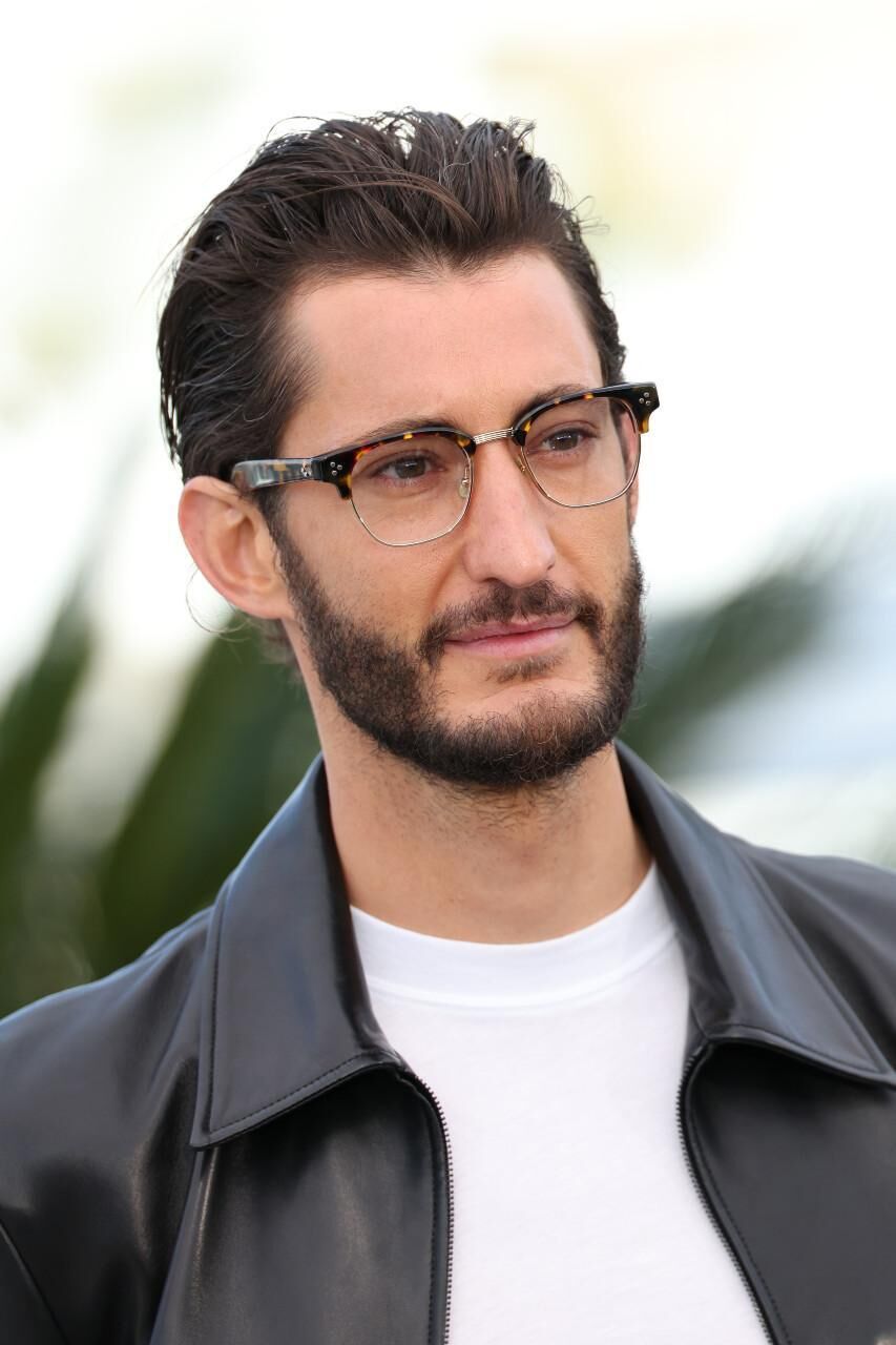 Pierre Niney au Festival de Cannes 2026 avec une mise en beauté Dior. © Dior.