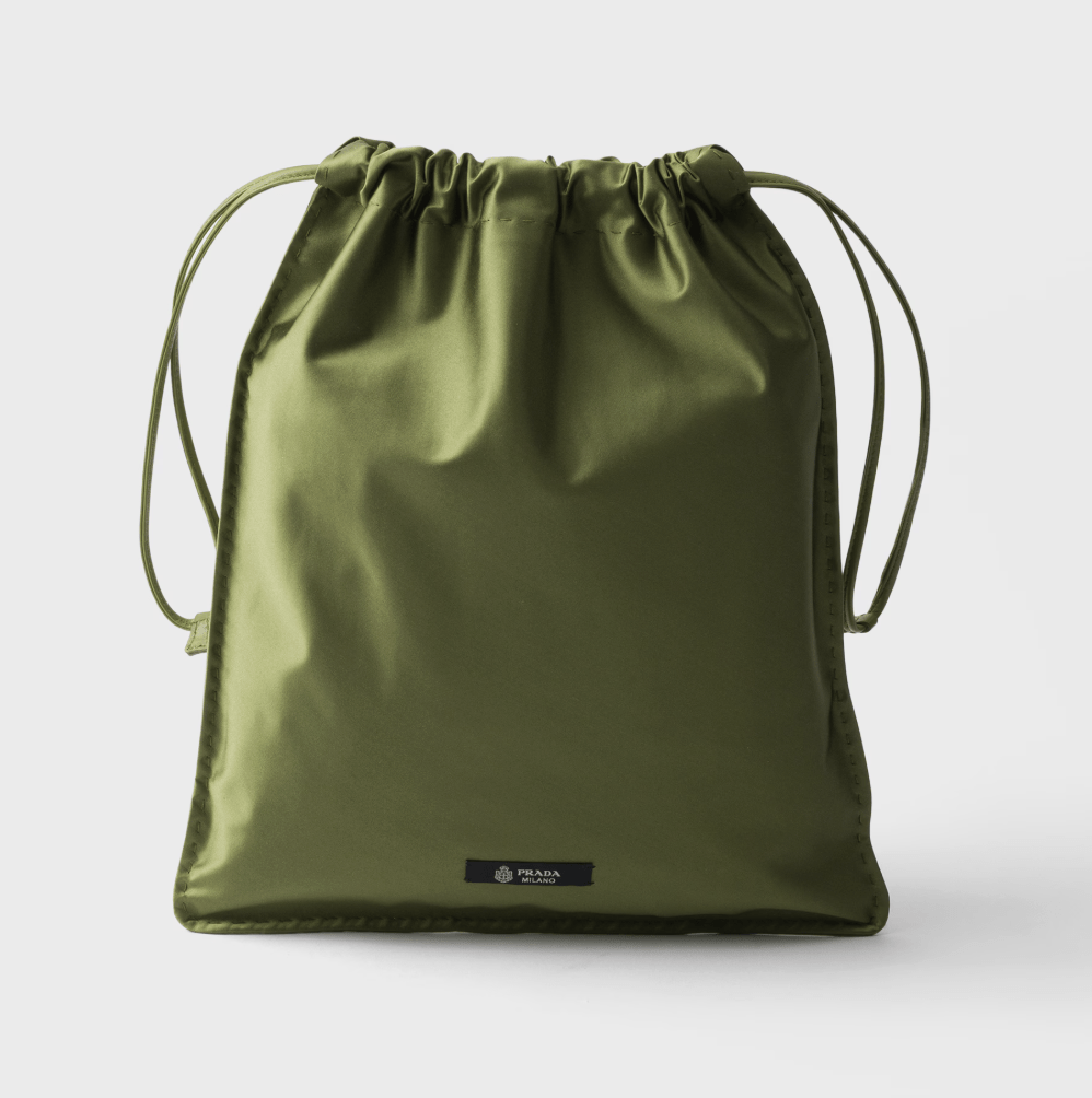 pochette en soie tendance printemps-ete 2026 prada