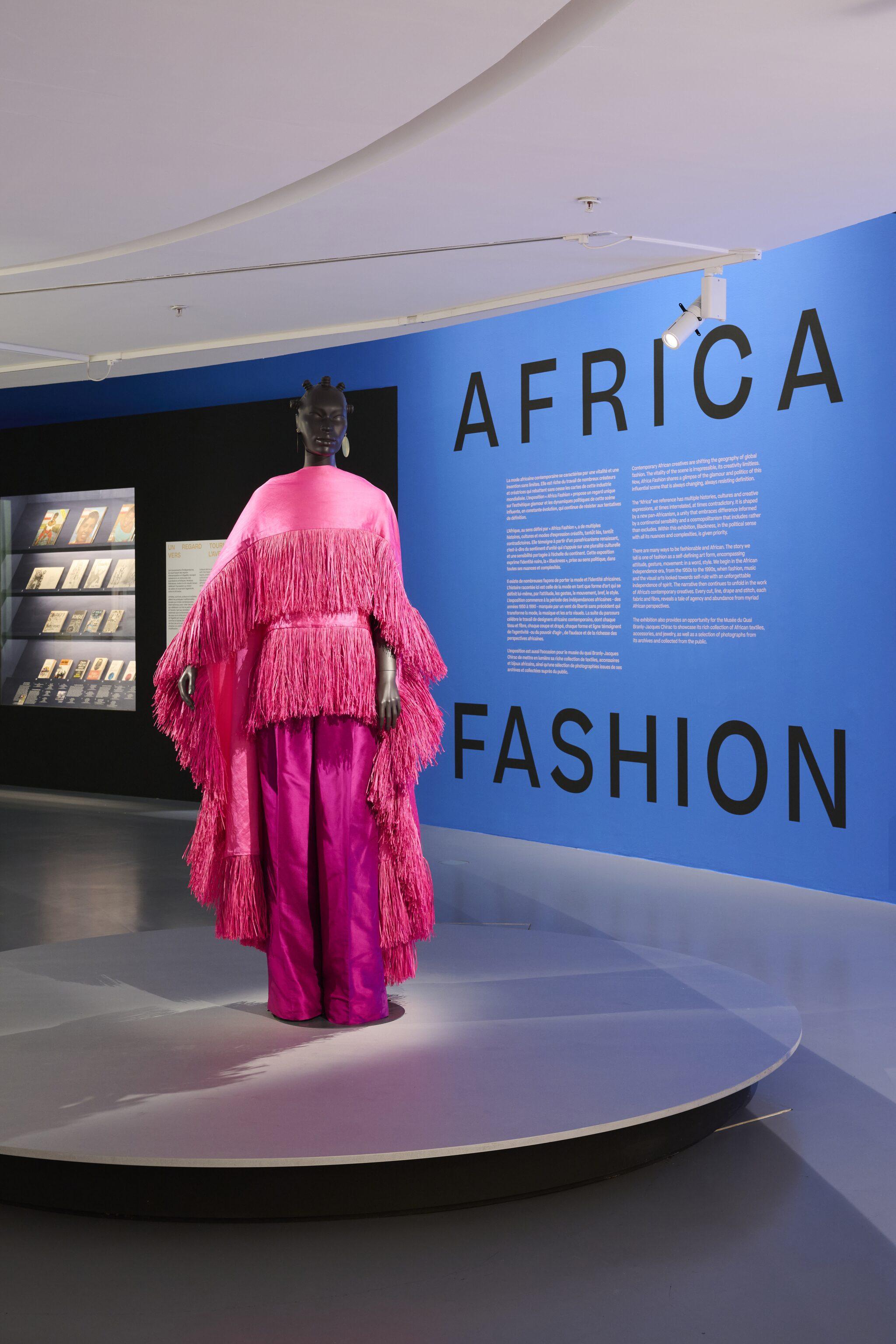 Vue de l’exposition “Africa Fashion”. © Musée du quai Branly - Jacques Chirac, photo Léo Delafontaine.