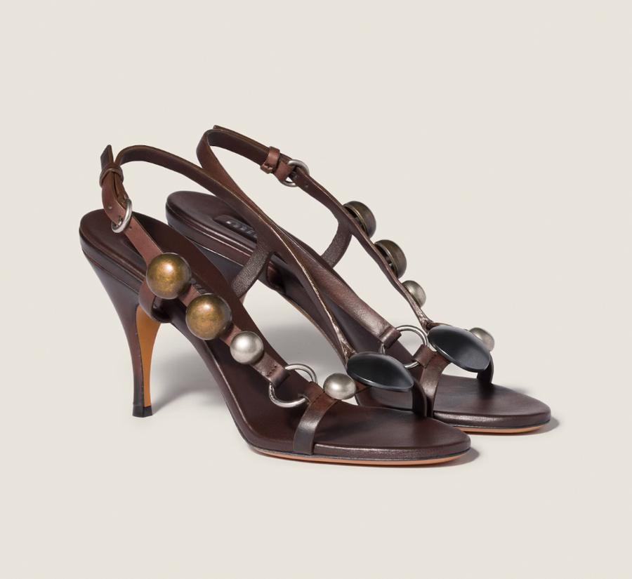 sandales en cuir et à détails métalliques miu miu tendance printemps-ete 2026