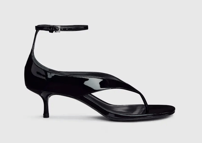 sandales tongs à talon en cuir verni tendance printemps-ete 2026 the reformation