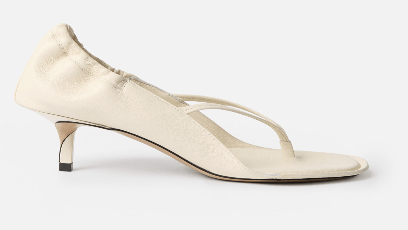 sandales tongs à talon en cuir tendance printemps-ete 2026 jacquemus