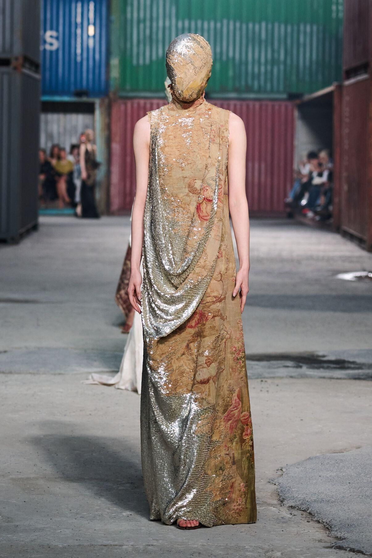 La robe du défilé Maison Margiela Artisanal automne-hiver 2026-2027.