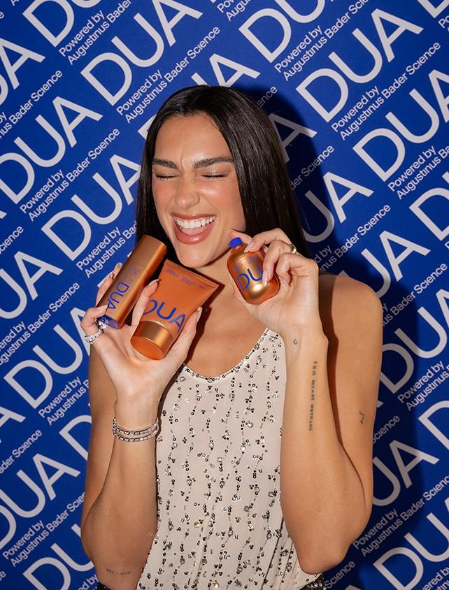 Dua Lipa lance Dua en collaboration avec Augustinus Bader, et ouvre un pop-up au Palais Royal à Paris jusqu'au 7 juin 2026