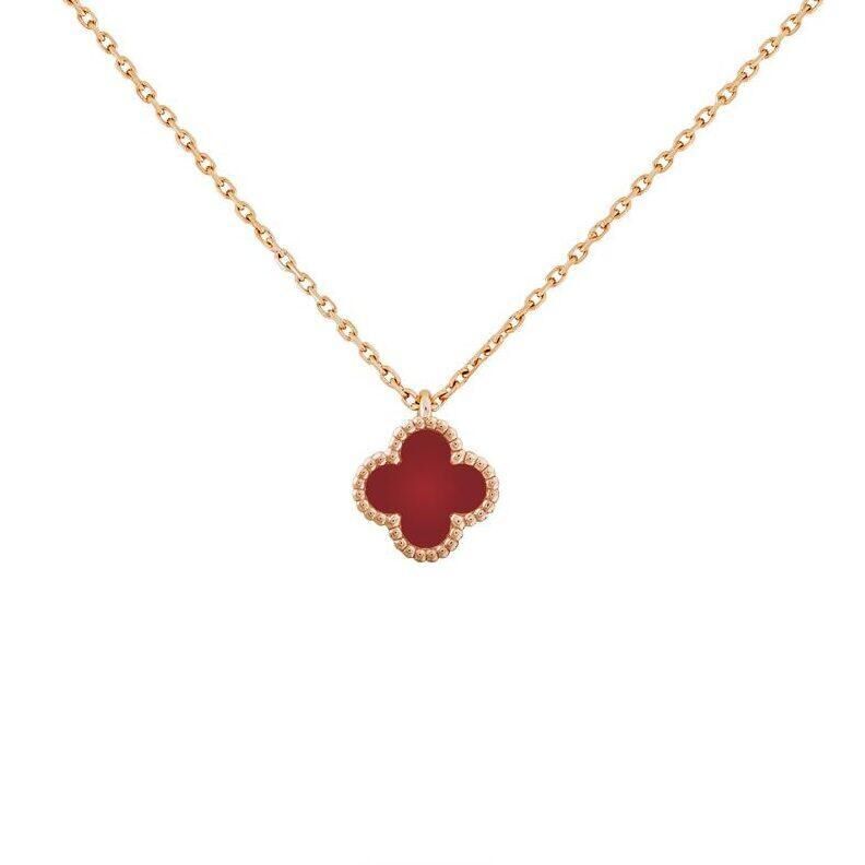 Pendentif Sweet Alhambra, en or rose et cornaline, Van Cleef & Arpels.