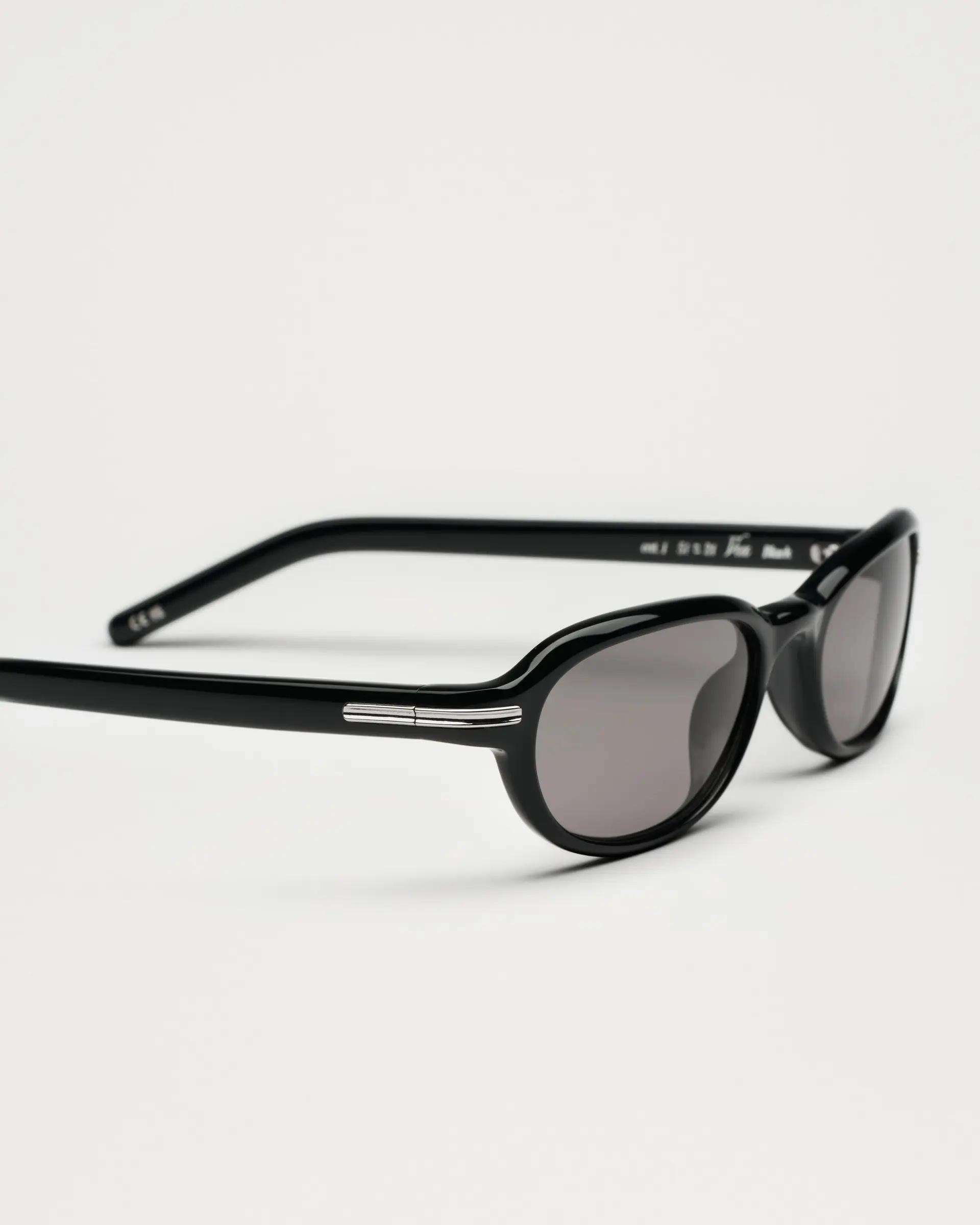 lunettes de soleil noires minimalistes Chimi p© Chimi.