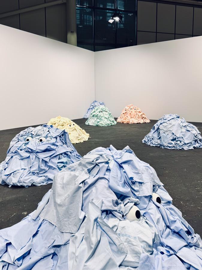 Installation de Benôit Piéron présentée par la galerie Sultana dans le secteur Unlimited d’Art Basel Paris, 2026