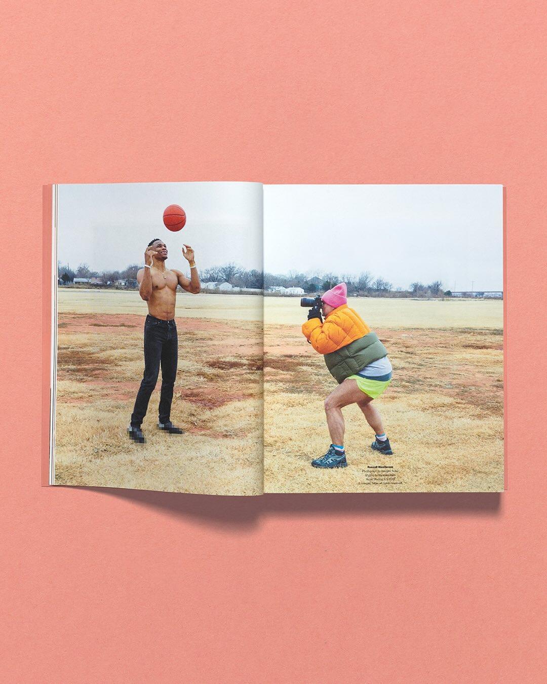 Une photographie de Carlijn Jacobs figurant dans le magazine Acne Paper Autoportrait.