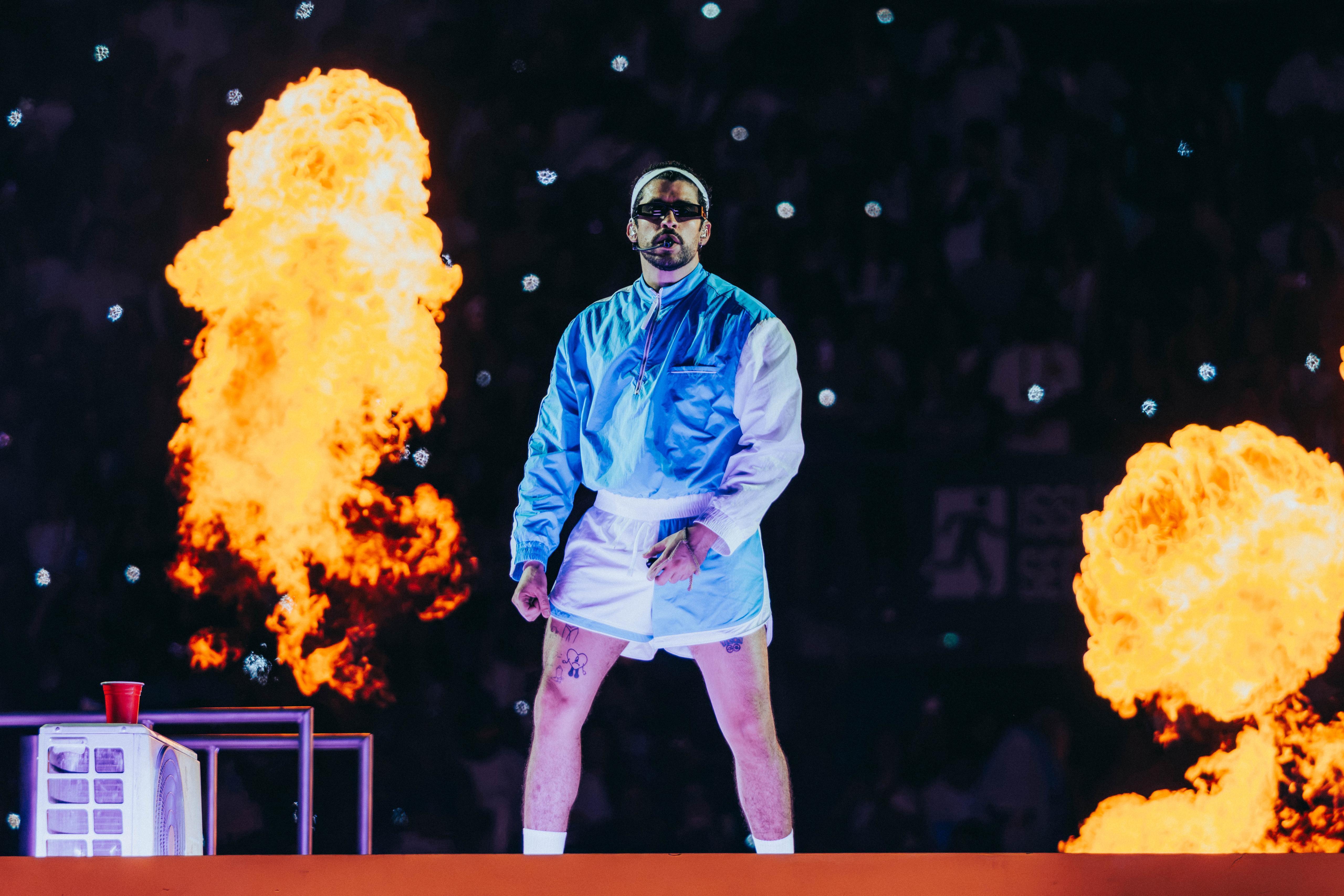Bad Bunny en Jacquemus en concert à Marseille.