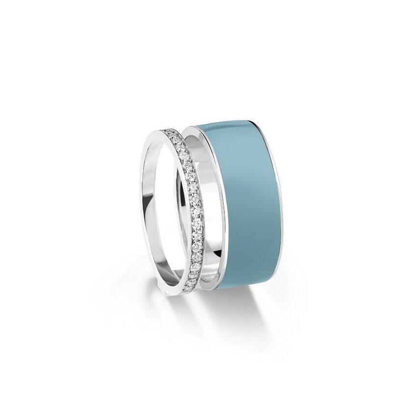 Bague Berbere Chromatic édition Vendôme, Repossi.
En or blanc, laque bleue, 4 750 €.