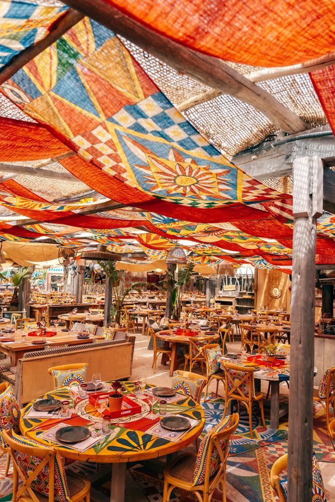 Le restaurant du beach club dolce & gabbana à casa amore à ramatuelle