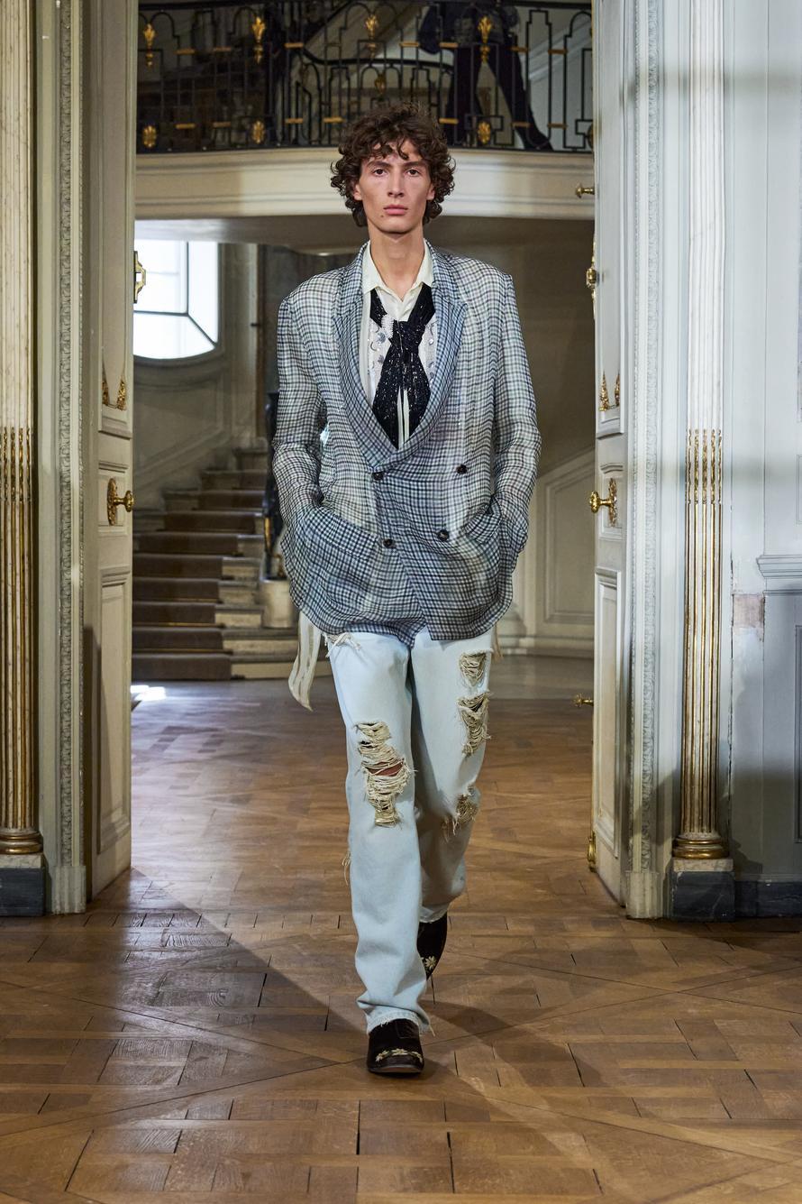Le défilé Dior homme printemps-été 2027 à Paris par Jonathan Anderson.