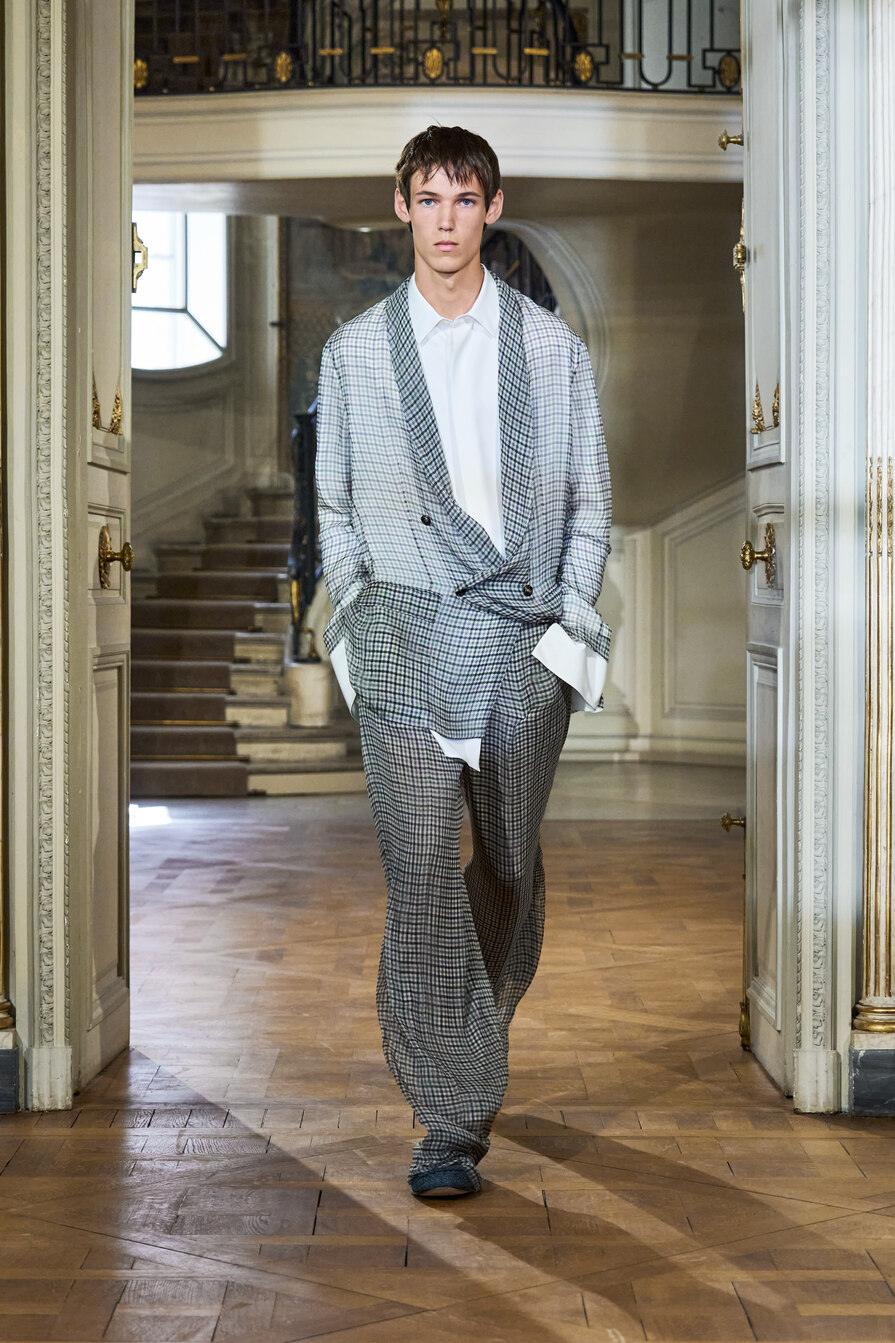 Le défilé Dior homme printemps-été 2027 à Paris par Jonathan Anderson.