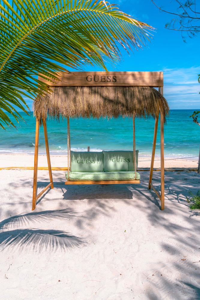 L'île privée et expérience immersive de la marque de luxe Guess baptisée Guess Bawe Island au large de Zanzibar dans l'Océan Indien.
