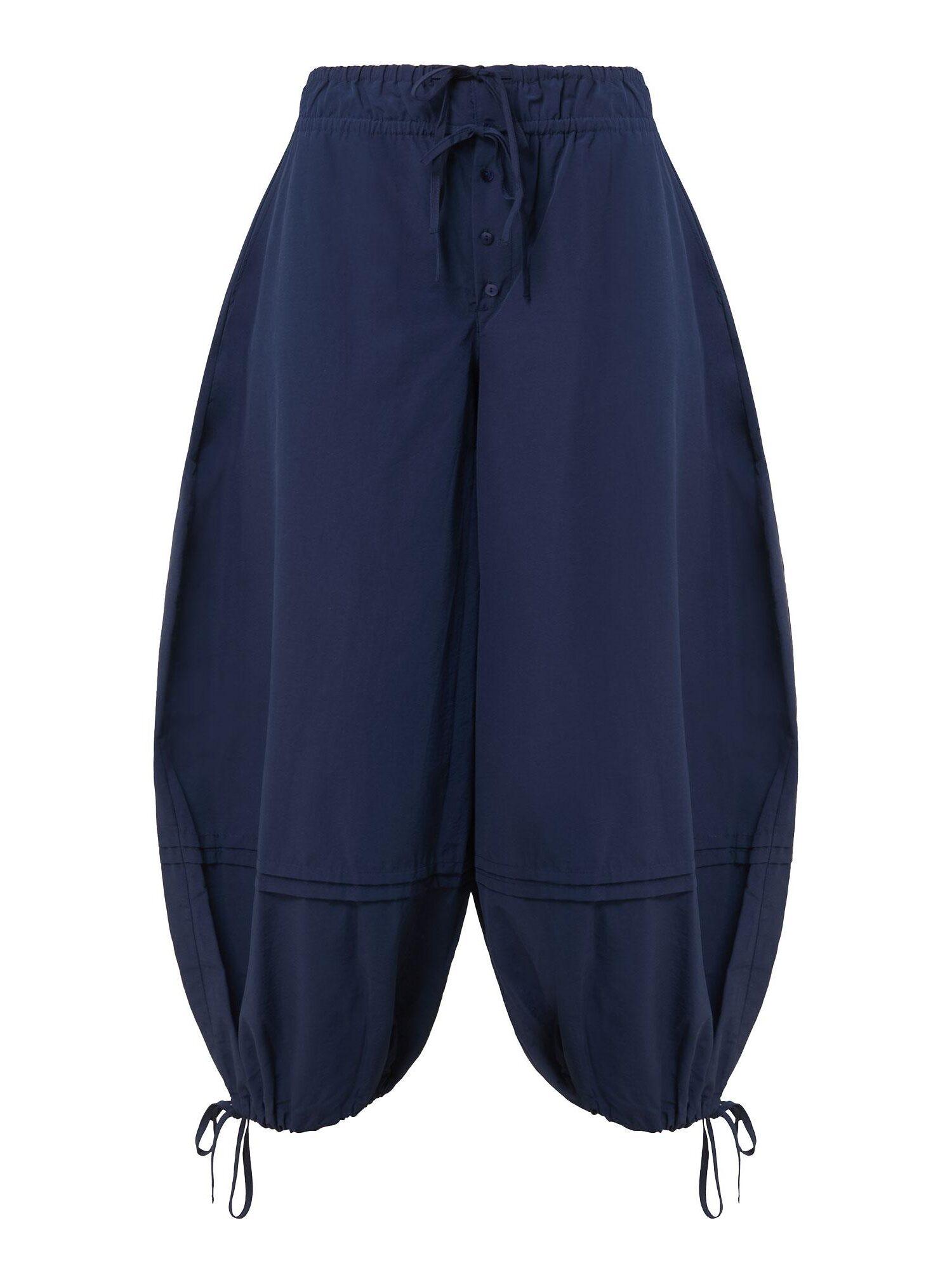 Frida Trousers Navy, en coton biologique et polyamide recyclé, 110 €, Damson Madder.