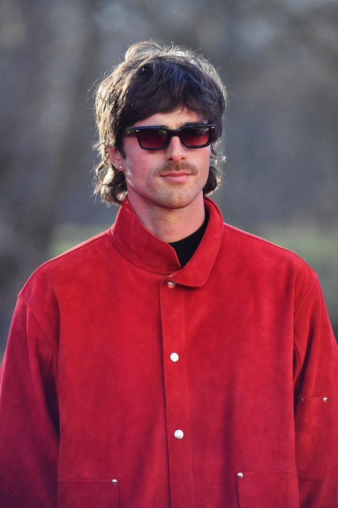 Jacob Elordi le 4 février 2026 à Londre avec des lunettes de soleil. © Dave Benett/WireImage.