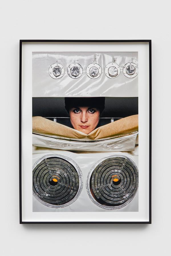 Print d'Helen Chadwick, In The Kitchen (Stove) (1977). Art. Cuisine. Cuisinière.