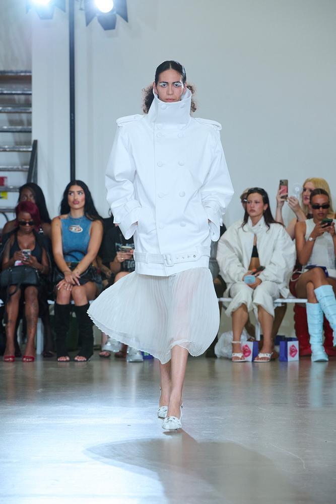 Le défilé Jeanne Friot printemps-été 2027 à la Fashion Week de Paris.