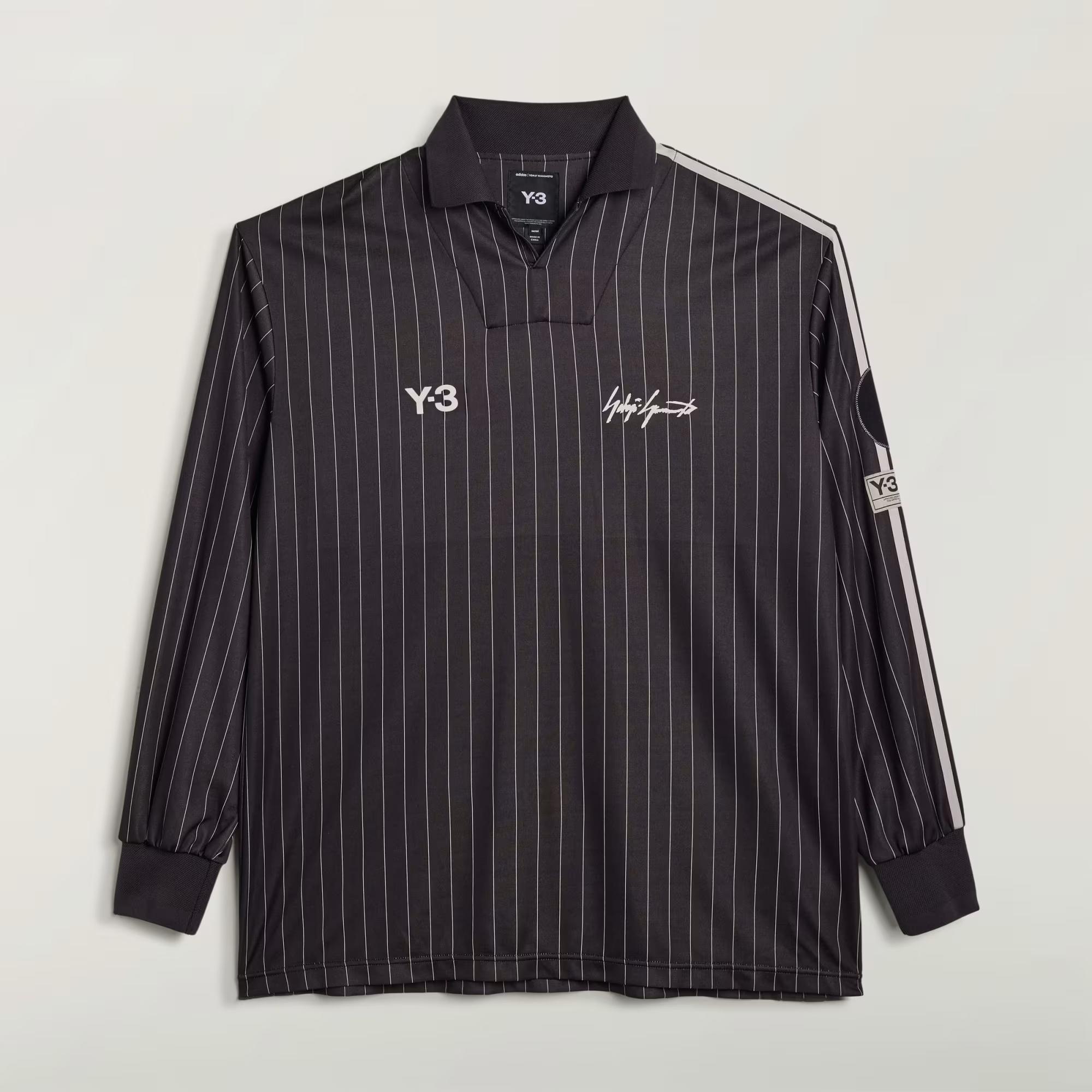 Maillot de football à manches longues, 180€, Y-3 x Adidas.