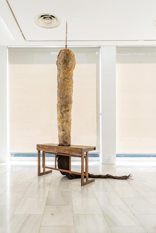 Œuvre d'art de Mónica Mays, Without Ornamental Value (2023). Sculpture exposée au MO.CO Panacée de Montpellier