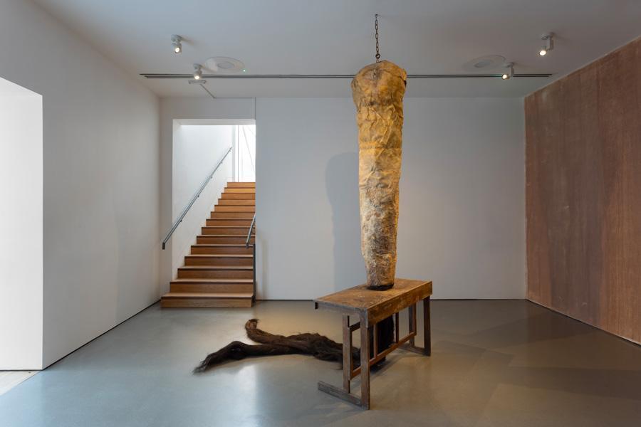 Œuvre d'art de Mónica Mays, Without Ornamental Value (2023). Sculpture, exposée au MO.CO Panacée de Montpellier