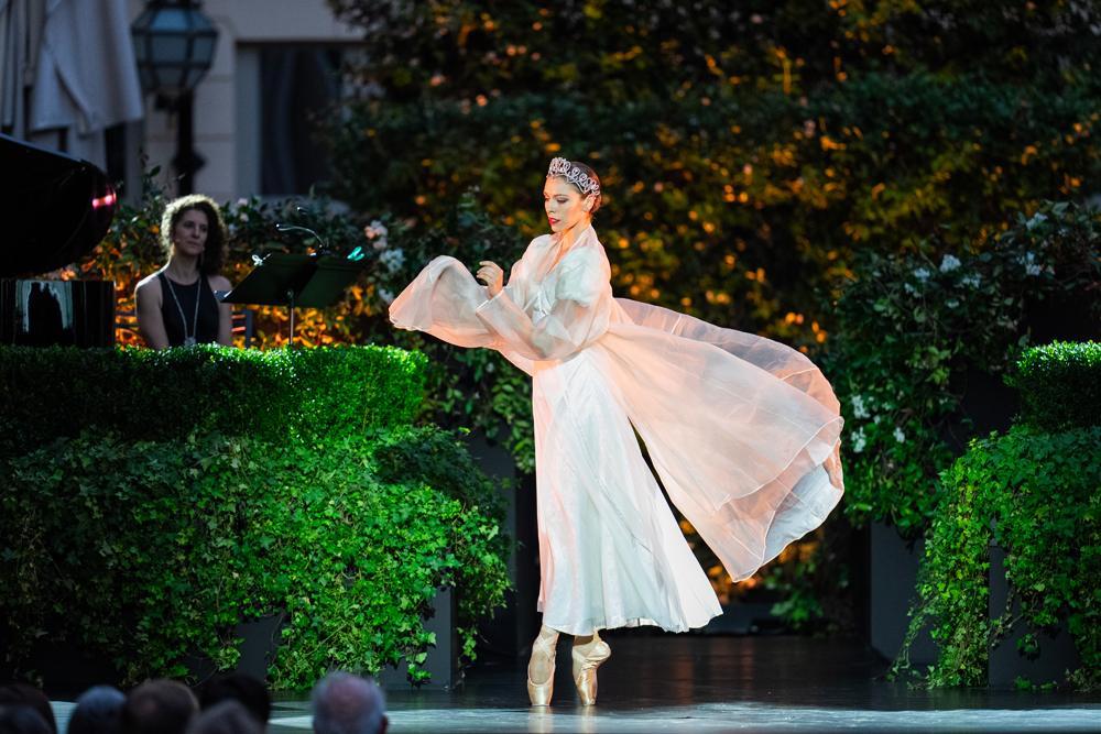 La danseuse étoile Roxane Stojanov lors du festival Les Nuits Étoilées du Ritz.