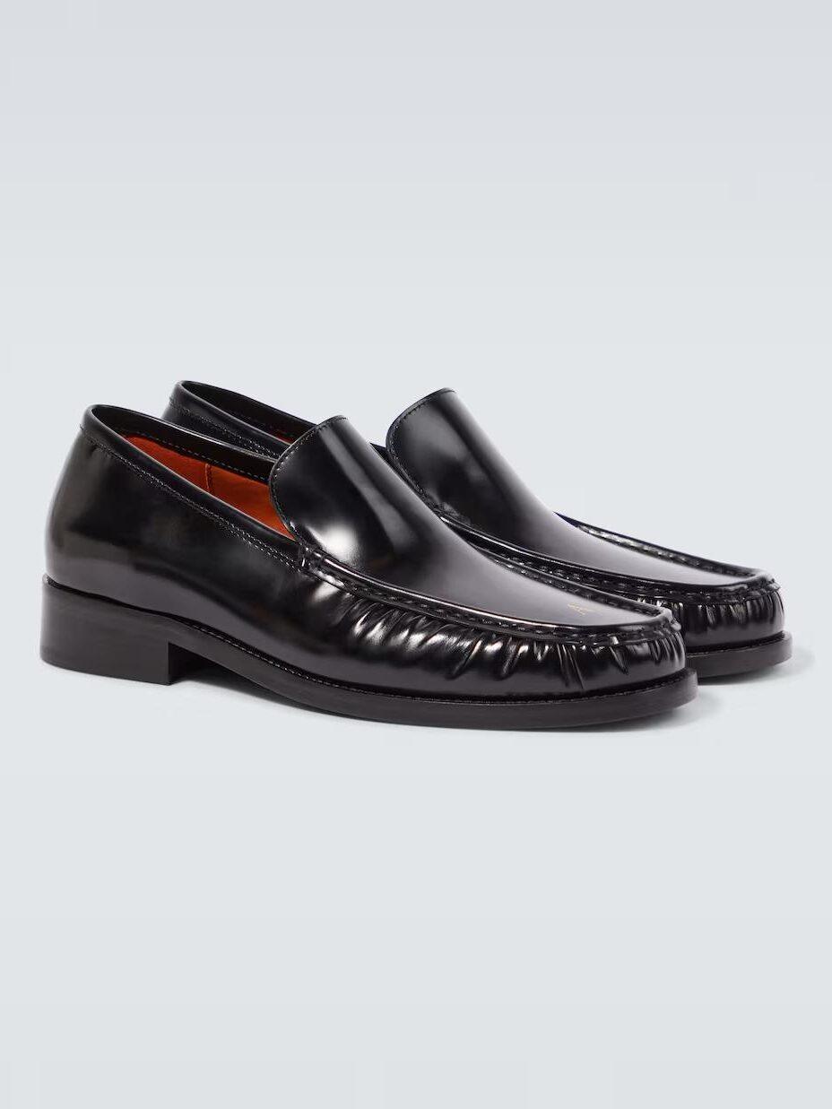 Mocassins en cuir, 590€, Acne Studios.