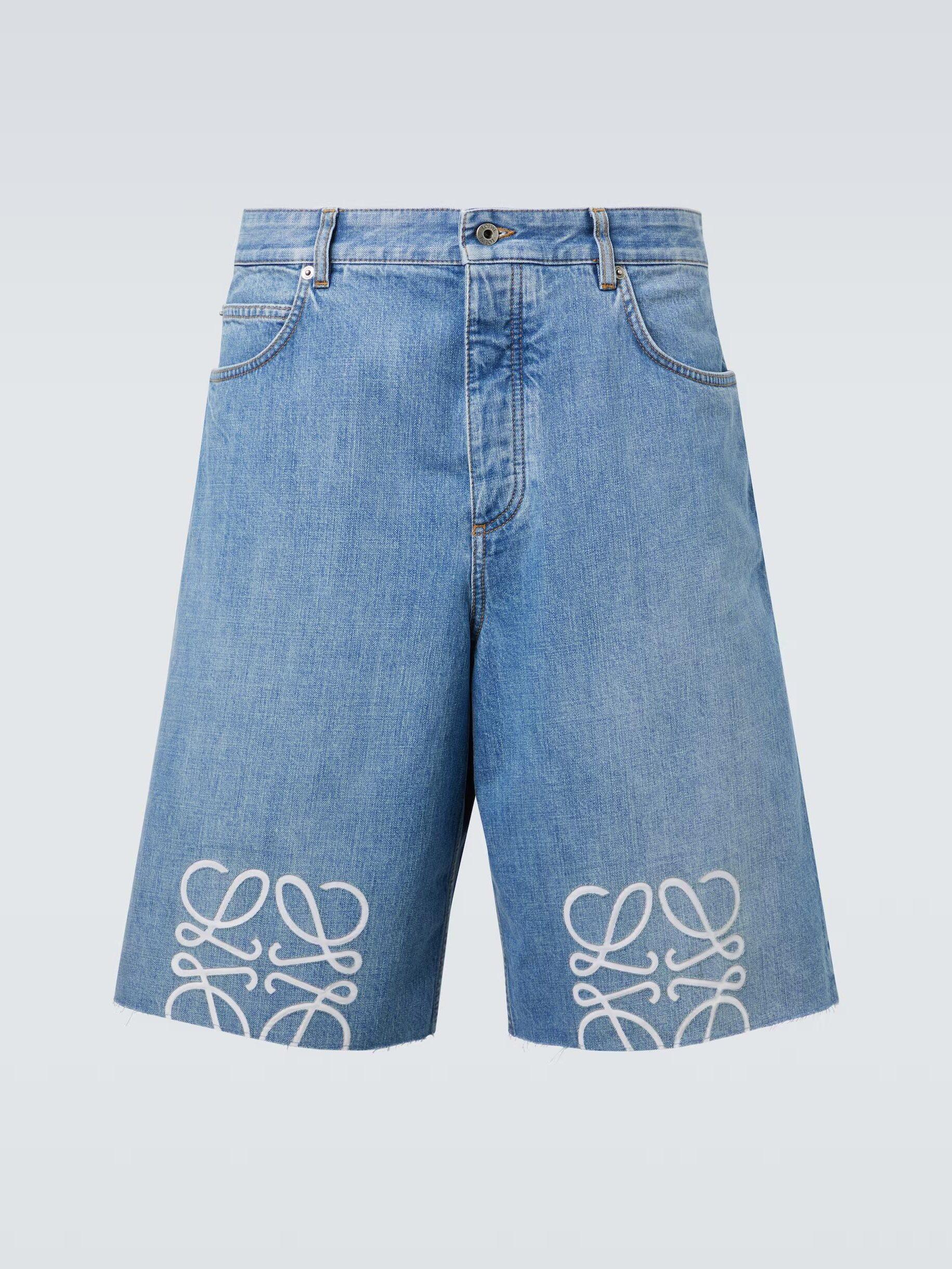 Bermuda en denim, 850€, Loewe.