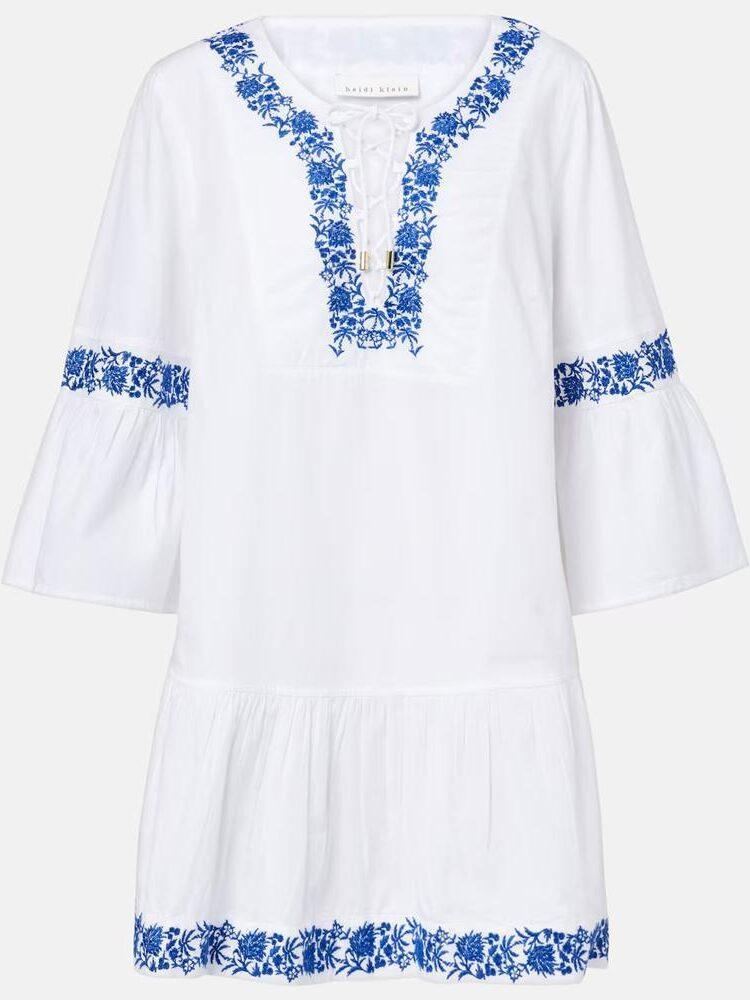 La robe de plage brodée blanche et bleue Heidi Klein