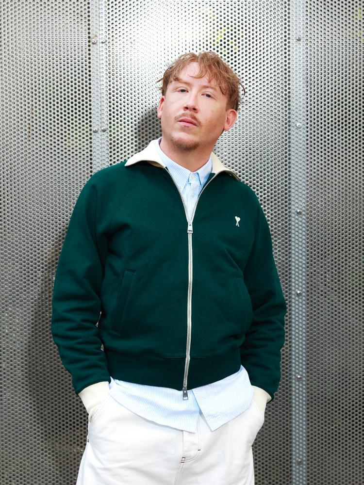 Eddy De Pretto au défilé AMI Paris homme printemps-été 2027.
