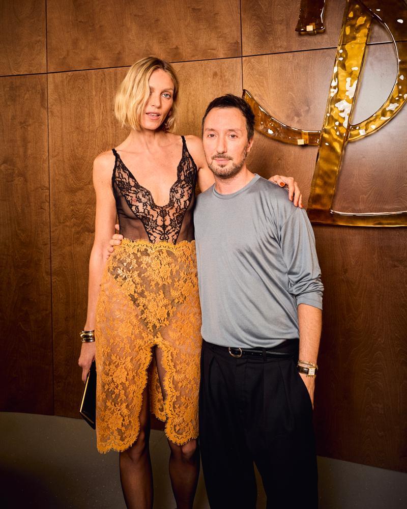 Anja Rubik et Anthony Vacarello au défilé Saint Laurent homme printemps-été 2027 à la Fashion Week de Paris