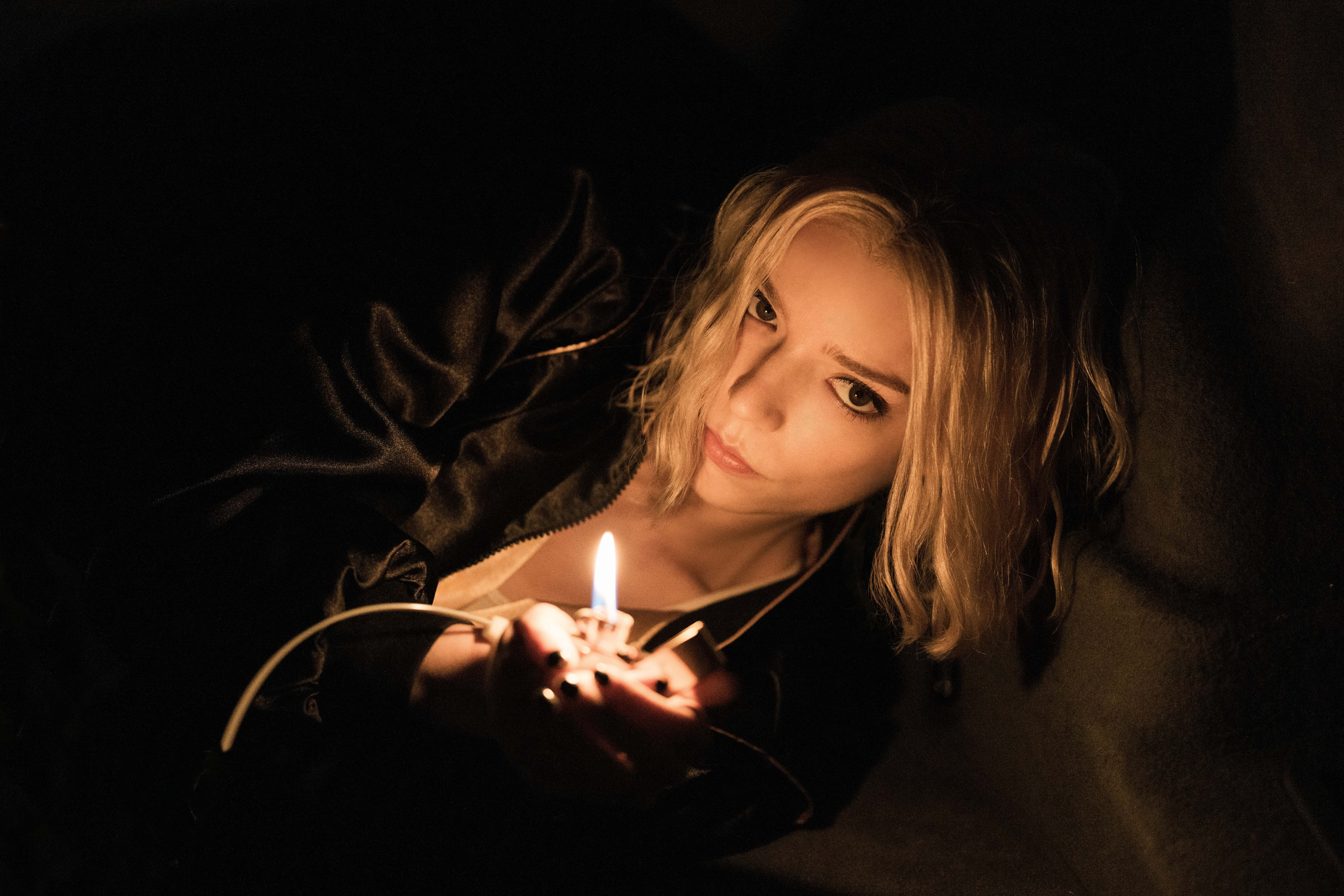 Anya Taylor-Joy dans la série Lucky.