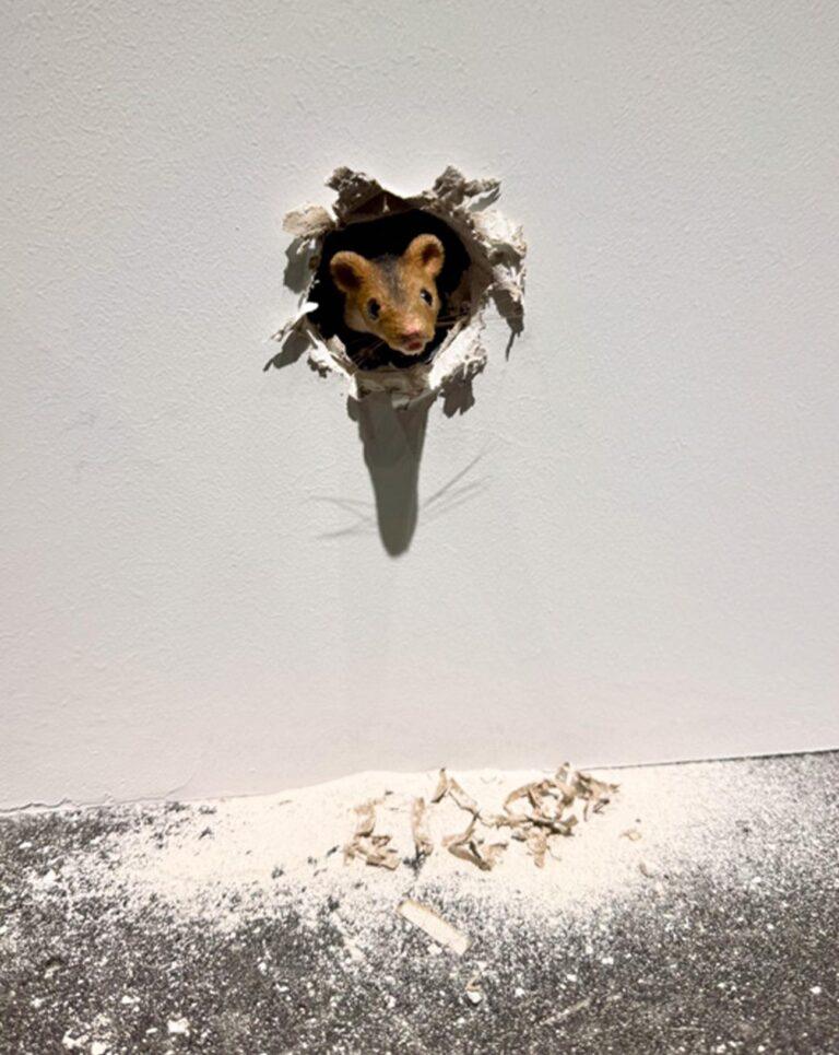 Ryan Gander, I’ve felt everything I’m going to feel – The Unspeakable World (2026). Installation présentée par la galerie Lisson dans le secteur Unlimited d’Art Basel, 2026.