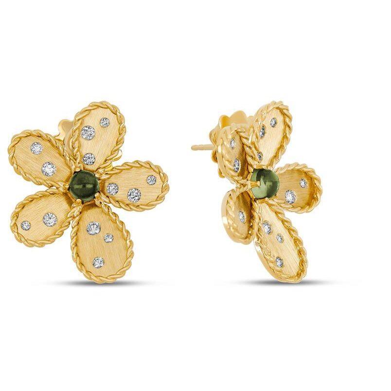 Boucles d'oreilles Jasmine, Roberto Coin.
En or jaune, diamants et tourmaline verte, 9 200 €.
