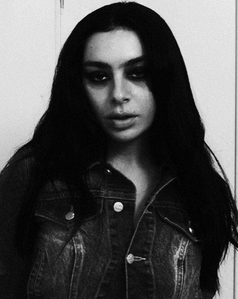 La chanteuse Charli xcx.