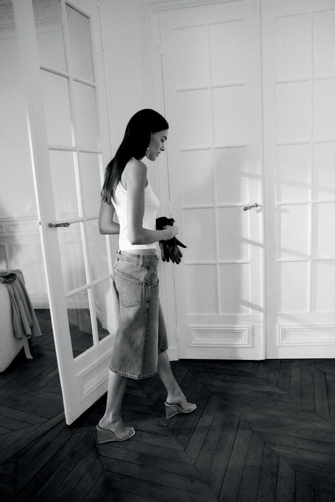 Charlotte Cardin en haut et jean, LEVI’S.