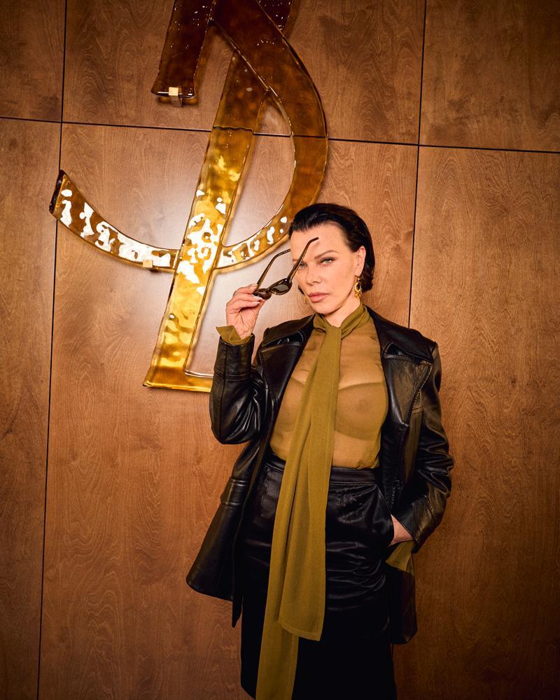 Debi Mazar au défilé Saint Laurent homme printemps-été 2027 à la Fashion Week de Paris