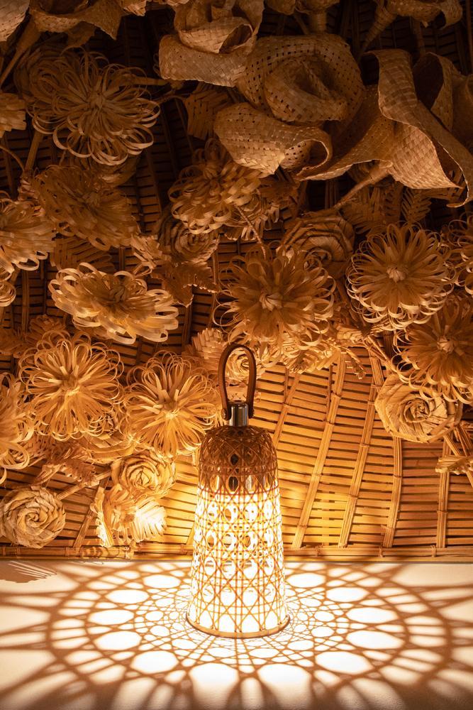 La lampe Corolle Dior par le designer Noé Duchaufour-Lawrance au Salone del Mobile 2026 à Milan.