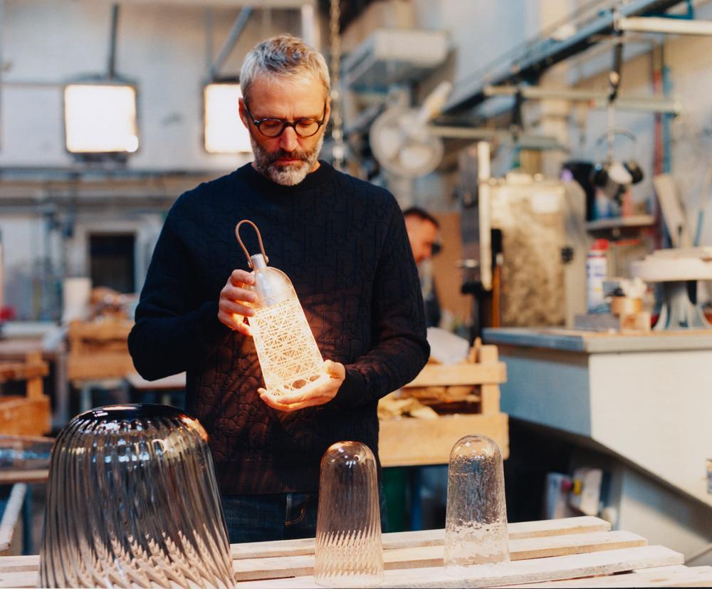 La lampe Corolle par le designer Noé Duchaufour-Lawrance pour Dior