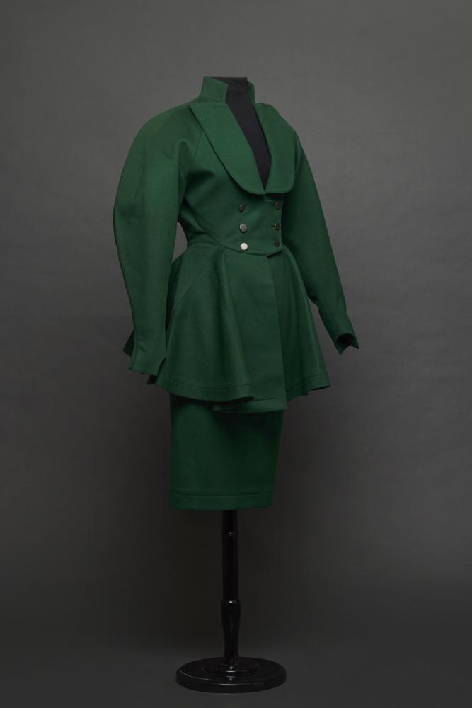 Azzedine Alaïa, Tailleur en laine deux pièces ”à l’amazone”, automne-hiver 1985.