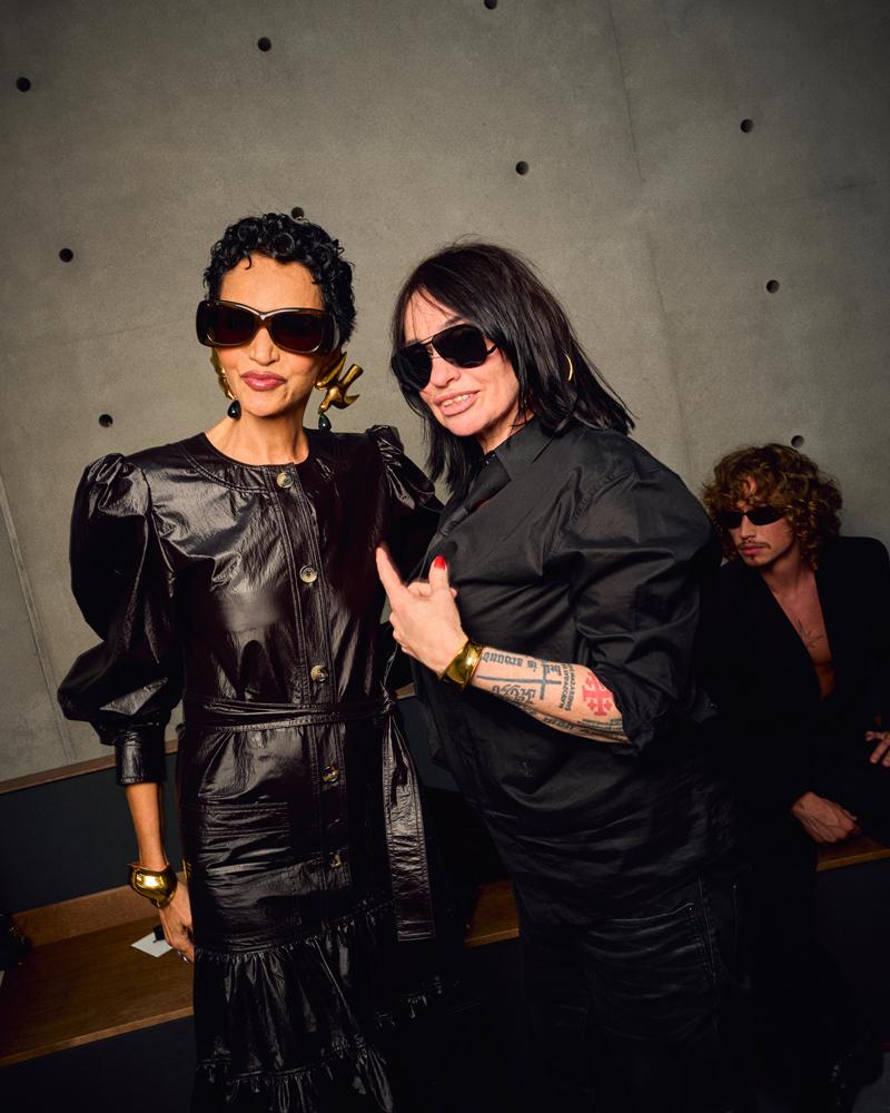 Farida Khelfa et Béatrice Dalle au défilé Saint Laurent homme printemps-été 2027 à la Fashion Week de Paris