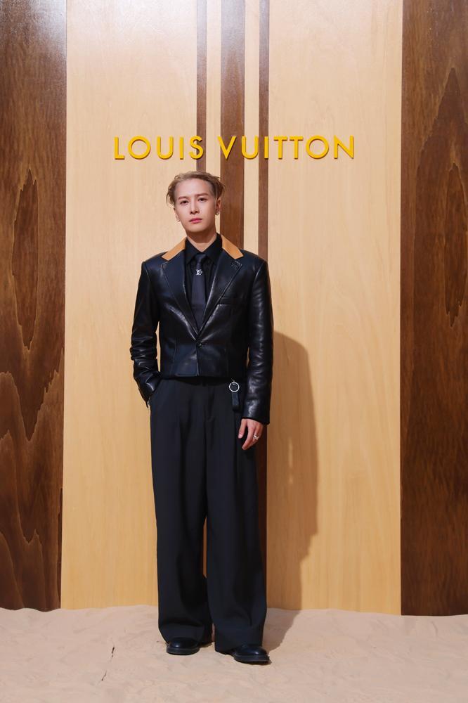 Jackson Wang au défilé Louis Vuitton homme printemps-été 2027 dans le cadre de la Fashion Week de Paris, le 23 juin 2026 à Paris, en France. © Victor Boyko/Getty Images pour Louis Vuitton.