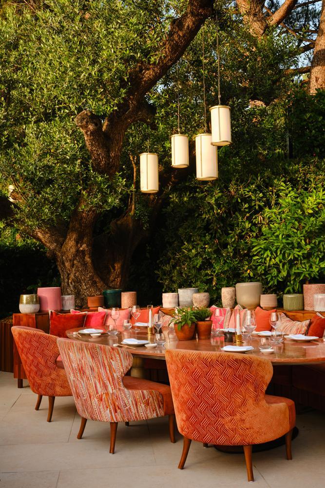 Tables Kinugawa à Saint Tropez.