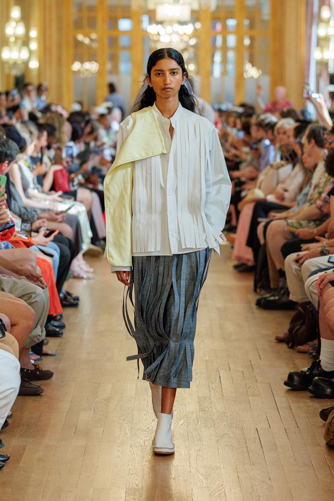 Le défilé Hed Mayner printemps-été 2027 à la Fashion Week de Paris