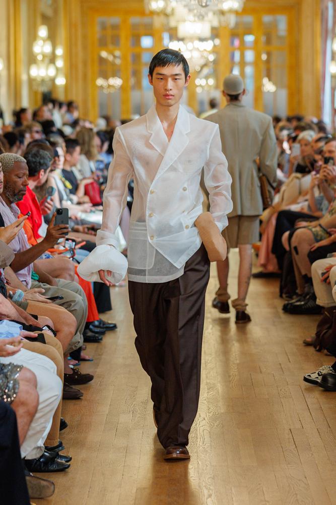Le défilé Hed Mayner printemps-été 2027 à la Fashion Week de Paris