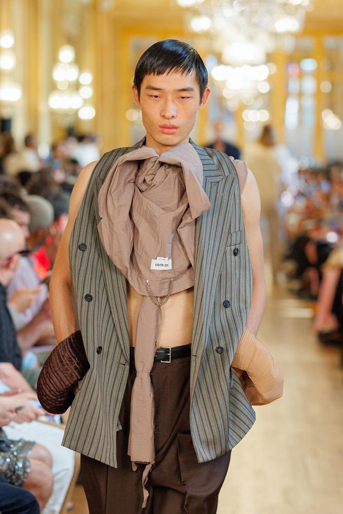 Le défilé Hed Mayner printemps-été 2027 à la Fashion Week de Paris