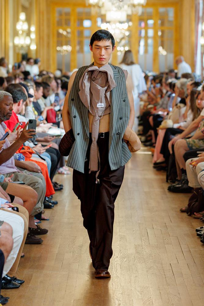 Le défilé Hed Mayner printemps-été 2027 à la Fashion Week de Paris