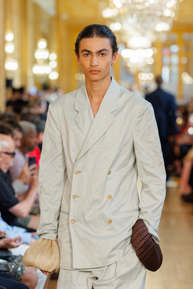 Le défilé Hed Mayner printemps-été 2027 à la Fashion Week de Paris