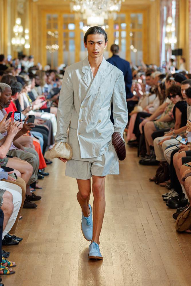 Le défilé Hed Mayner printemps-été 2027 à la Fashion Week de Paris